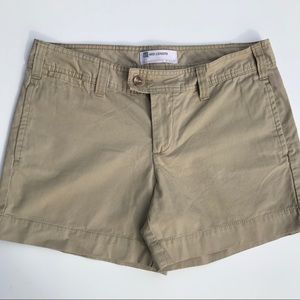 Gap favorite khaki mid length size 10